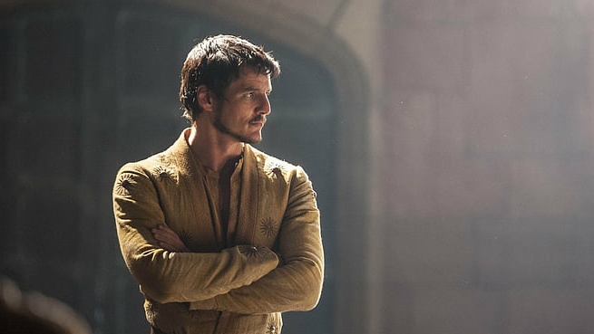 Pedro Pascal as Oberyn Martell with hands clasped in Game of Thrones.