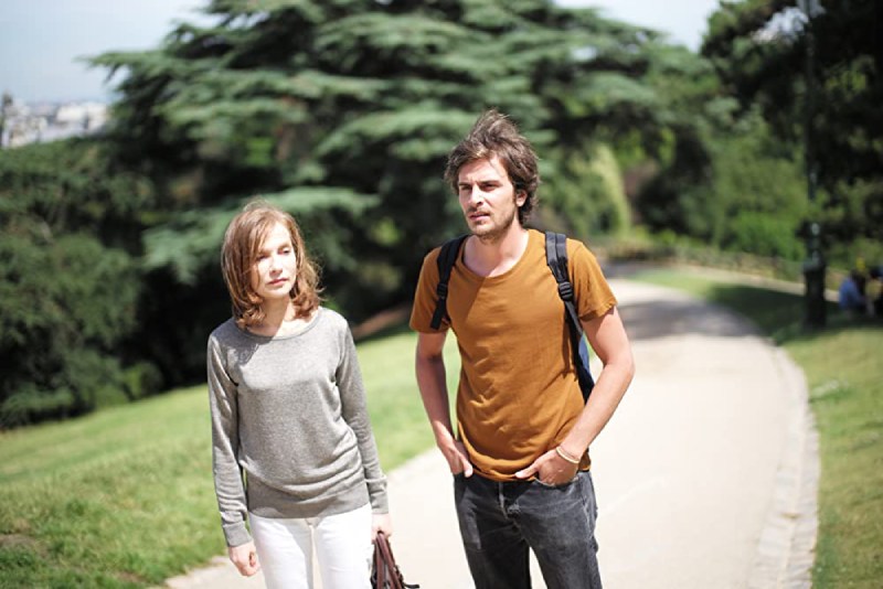 Two people, Nathalie Chazeaux and Fabien, walk down a road. This is the cover photo of the movie L'avenir.